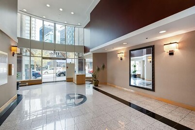 Downtown Vancouver 2 Bedroom 2 bathroom Condo with Views in Coal Harbour