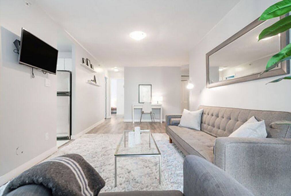 Downtown Vancouver Condo with Views in Coal Harbour