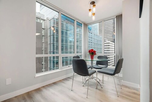 Downtown Vancouver 2 Bedroom 2 bathroom Condo with Views in Coal Harbour