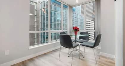 Downtown Vancouver 2 Bedroom 2 bathroom Condo with Views in Coal Harbour