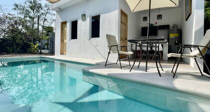 Ola Azul Monterrico Apart-Hotel, Cocina y piscina privada.