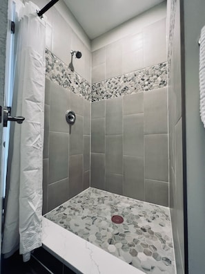 Handtücher, Seife, Shampoo, Toilettenpapier