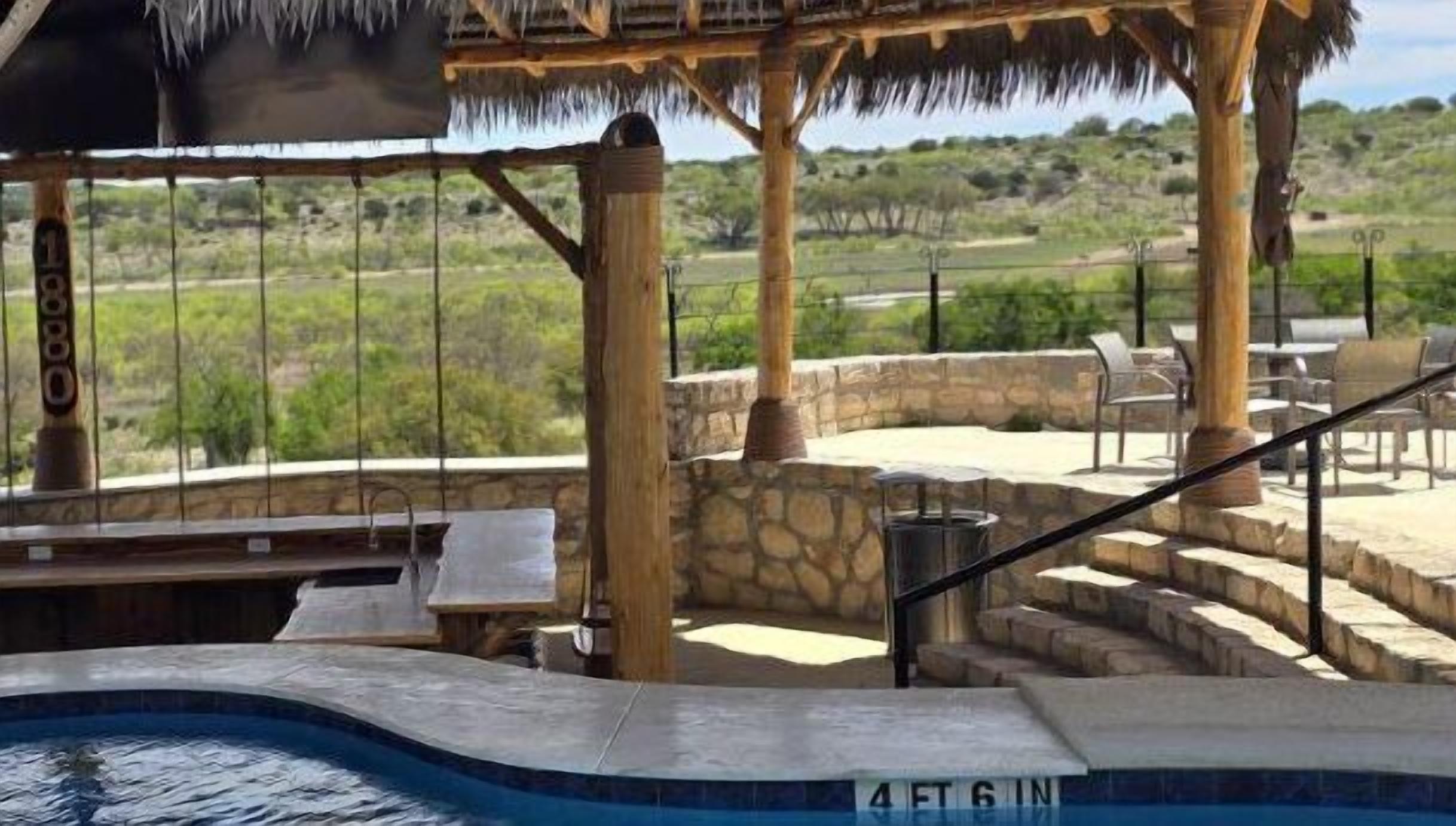 3 Bars/Lounges, Poolbar