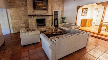 Classic-Haus, 4 Schlafzimmer, Küche, Annex | Wohnbereich | Bücher, Stereoanlage