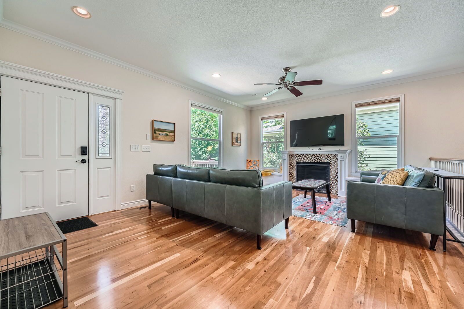 智能电视、壁炉