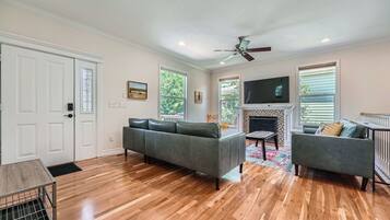 智能电视、壁炉