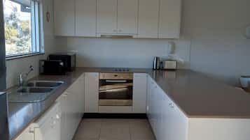 Family Apartment | Private kitchen | Electric kettle, toaster