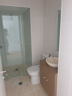 Family Apartment | Bathroom | Free toiletries, hair dryer, toilet paper - snowhaven (Jindabyne)