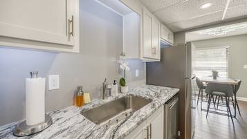 Refrigerador, microondas, horno y lavavajillas