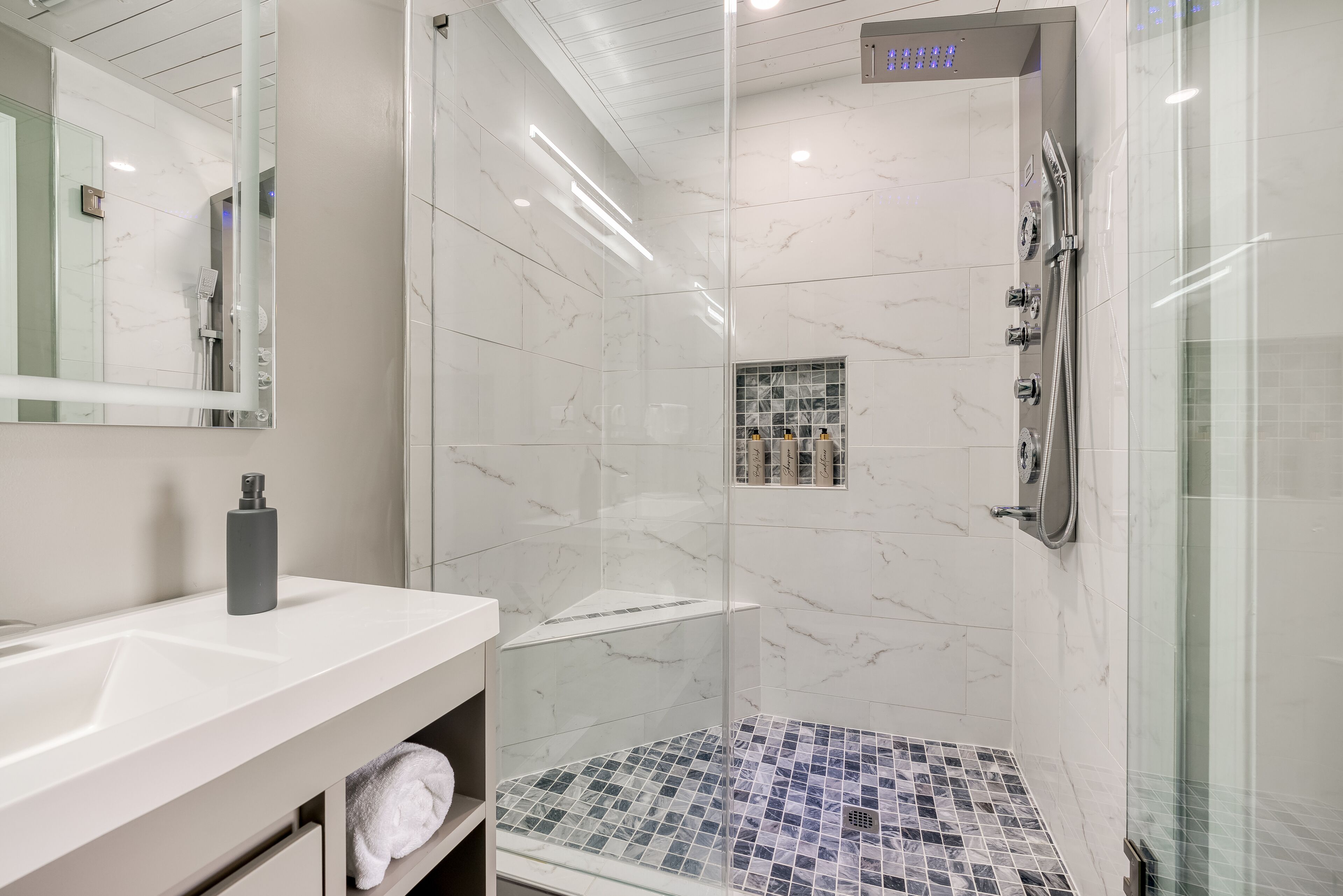 Premium Townhome #2 w/ 2 King Beds & Luxury Baths