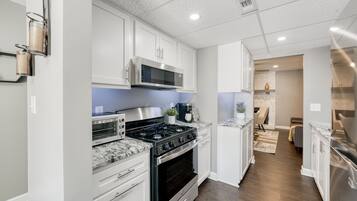 Refrigerador, microondas, horno y lavavajillas