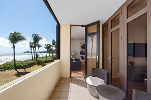 Terrace/patio - Newly remodeled. Breathtaking Luxury Beachfront Condo in Palmas Del Mar Resort (Palmas Del Mar)