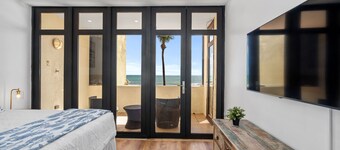 Newly remodeled. Breathtaking Luxury Beachfront Condo in Palmas Del Mar Resort