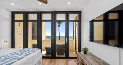 Newly remodeled. Breathtaking Luxury Beachfront Condo in Palmas Del Mar Resort