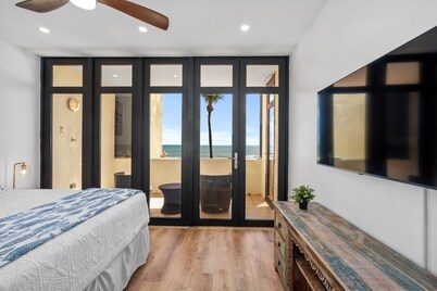 Newly remodeled. Breathtaking Luxury Beachfront Condo in Palmas Del Mar Resort