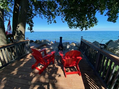 Lake Erie's charming 4 season Lake Houz with BBQ, Fire Pit & more