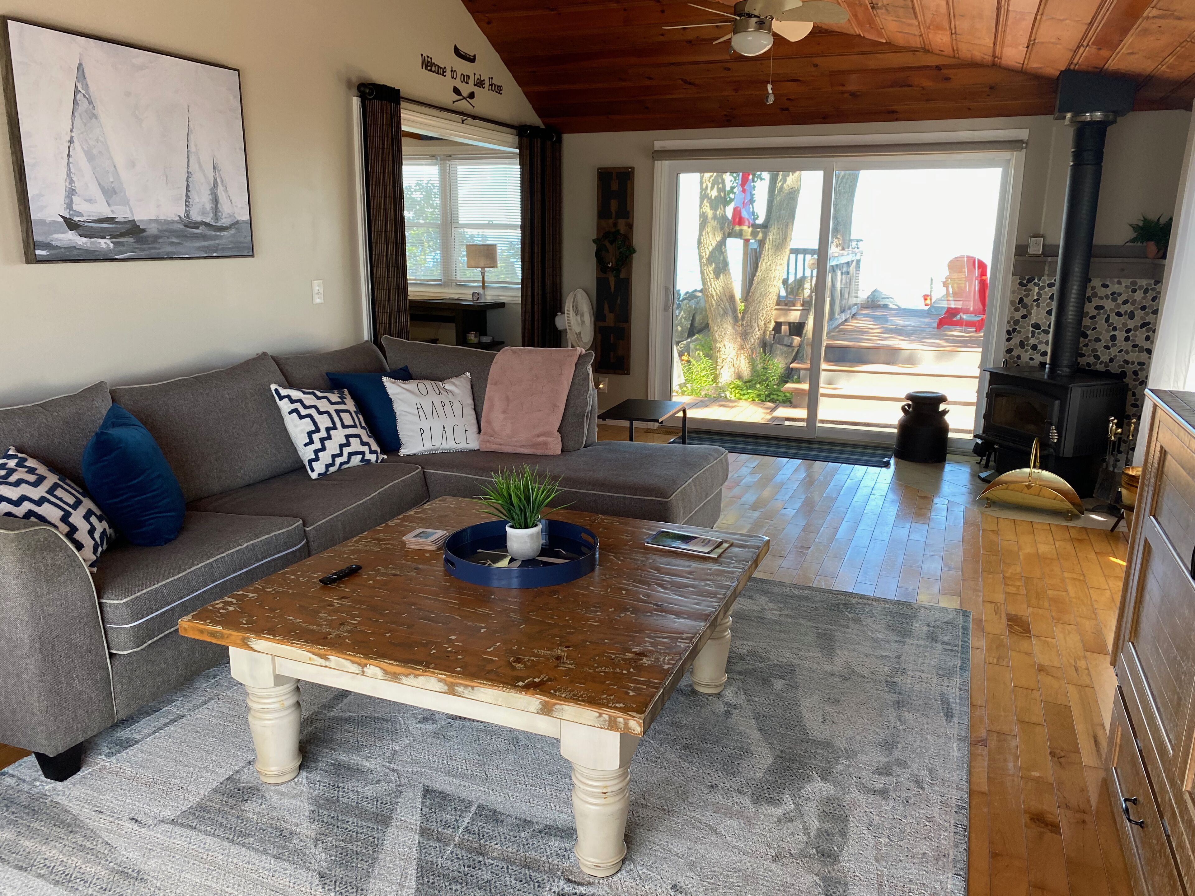 Lake Erie's charming 4 season Lake Houz with BBQ, Fire Pit & more