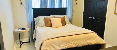 4 bedrooms, desk, iron/ironing board, travel crib