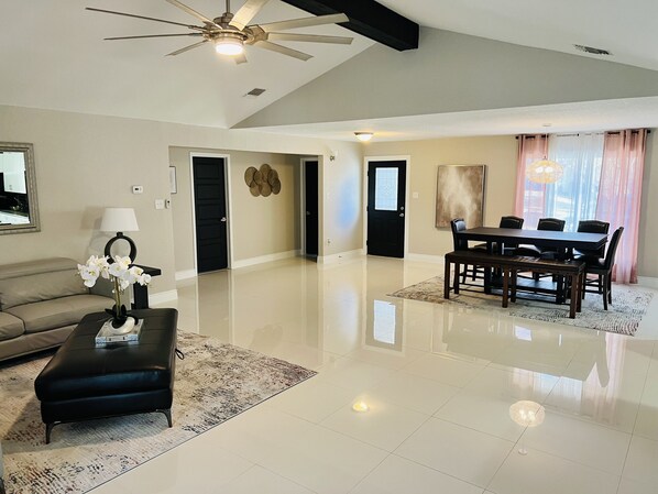 Interior - An Oasis Getaway by Seaworld (San Antonio)