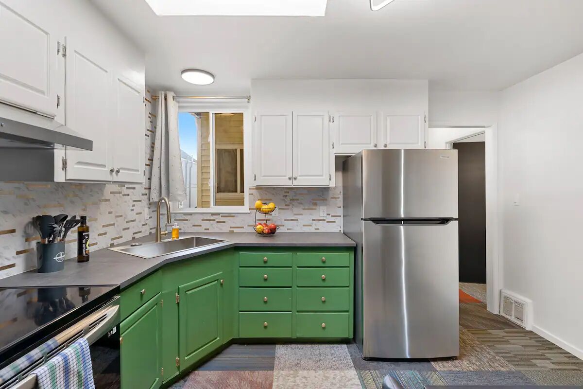 Stylish Green n Gold 2BR 1Bath Apartment