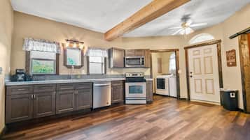Fridge, microwave, stovetop, dishwasher
