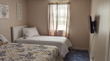 4 bedrooms, iron/ironing board, free WiFi, bed sheets
