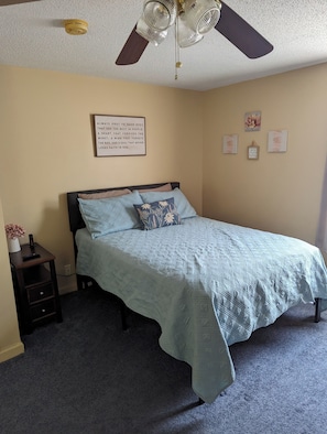 4 bedrooms, iron/ironing board, free WiFi, bed sheets - At Ease Hidden Treasure (Troy)