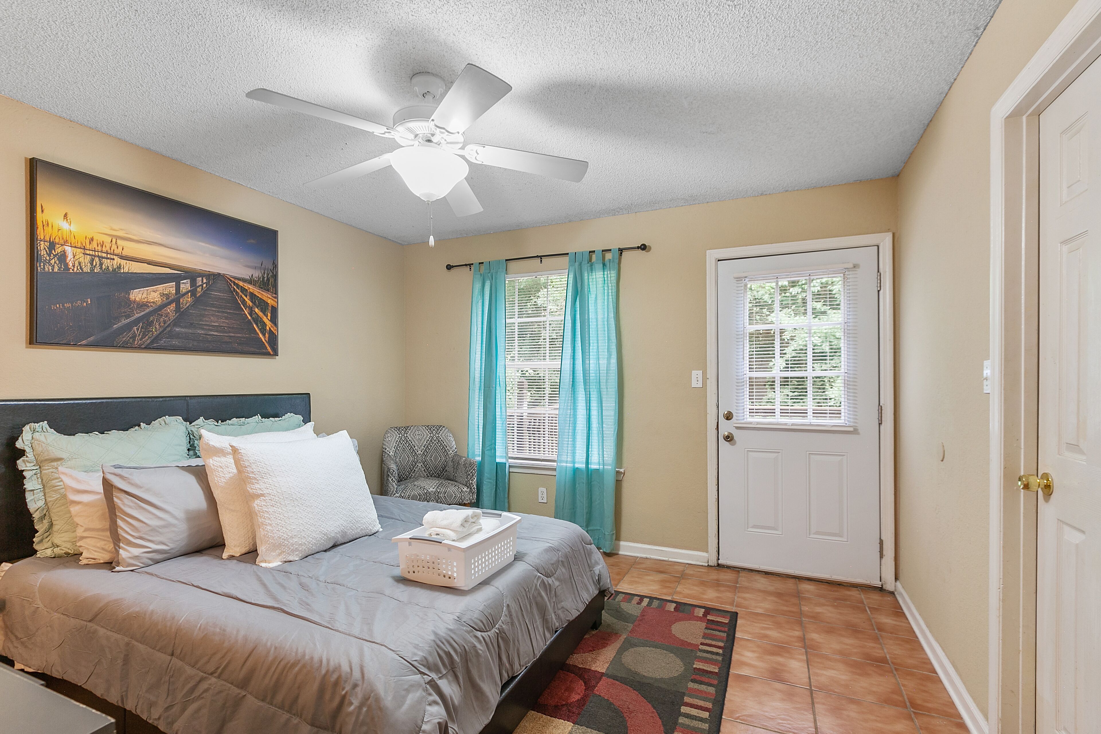 Townhome Tallahassee Minutes Away From FSU !!