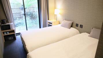 In-room safe, free WiFi, bed sheets