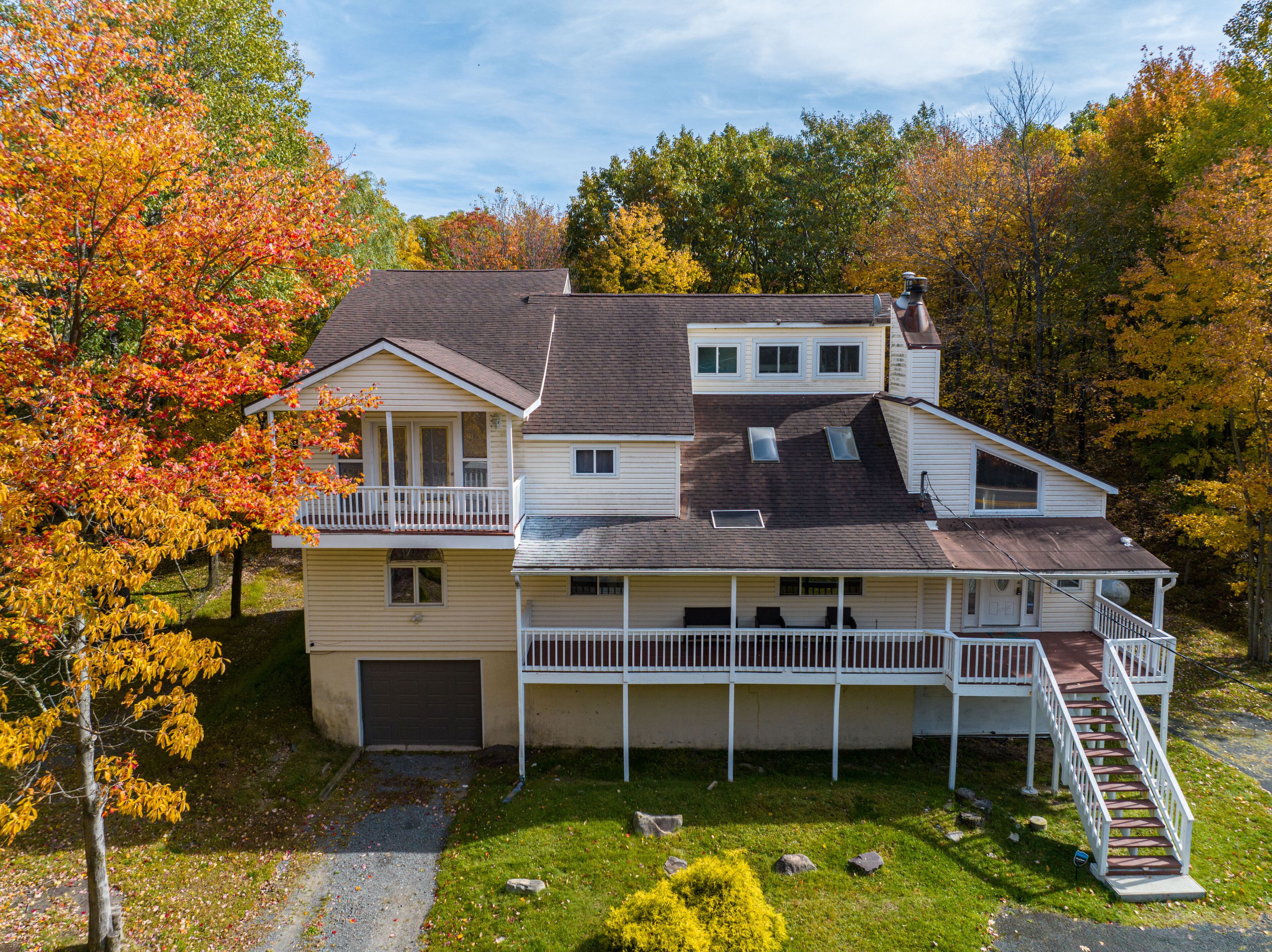 Poconos Fall Foliage/Hot tub/Firepit/Perfect location