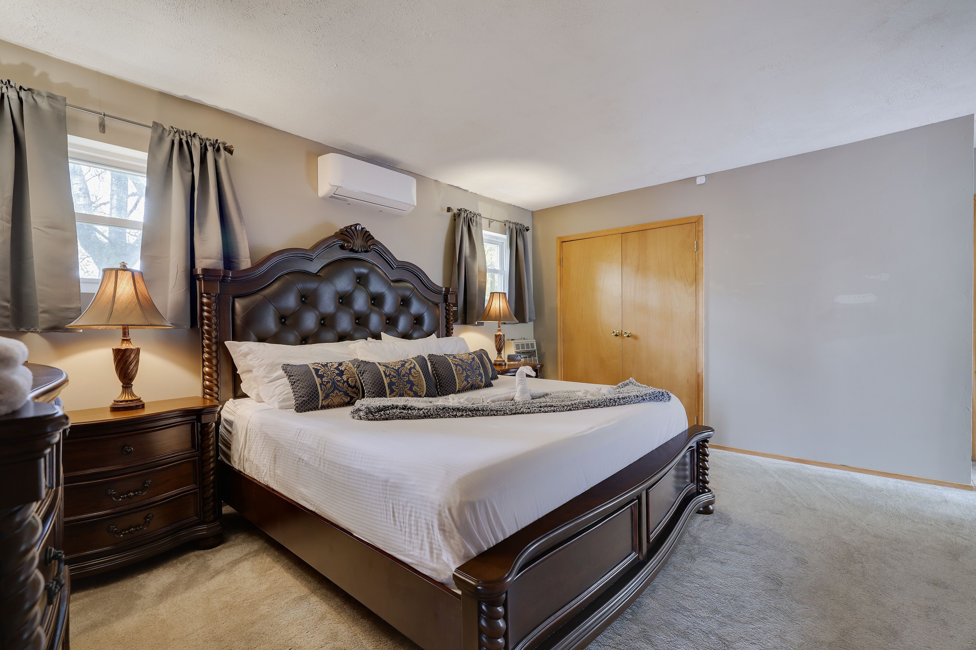 Poconos Fall Foliage/Hot tub/Firepit/Perfect location