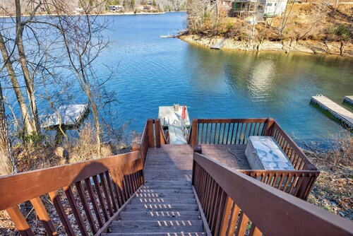 Sleeps 12 Lake Front Cabins  Private Dock  Hot Tub Pet Friendly