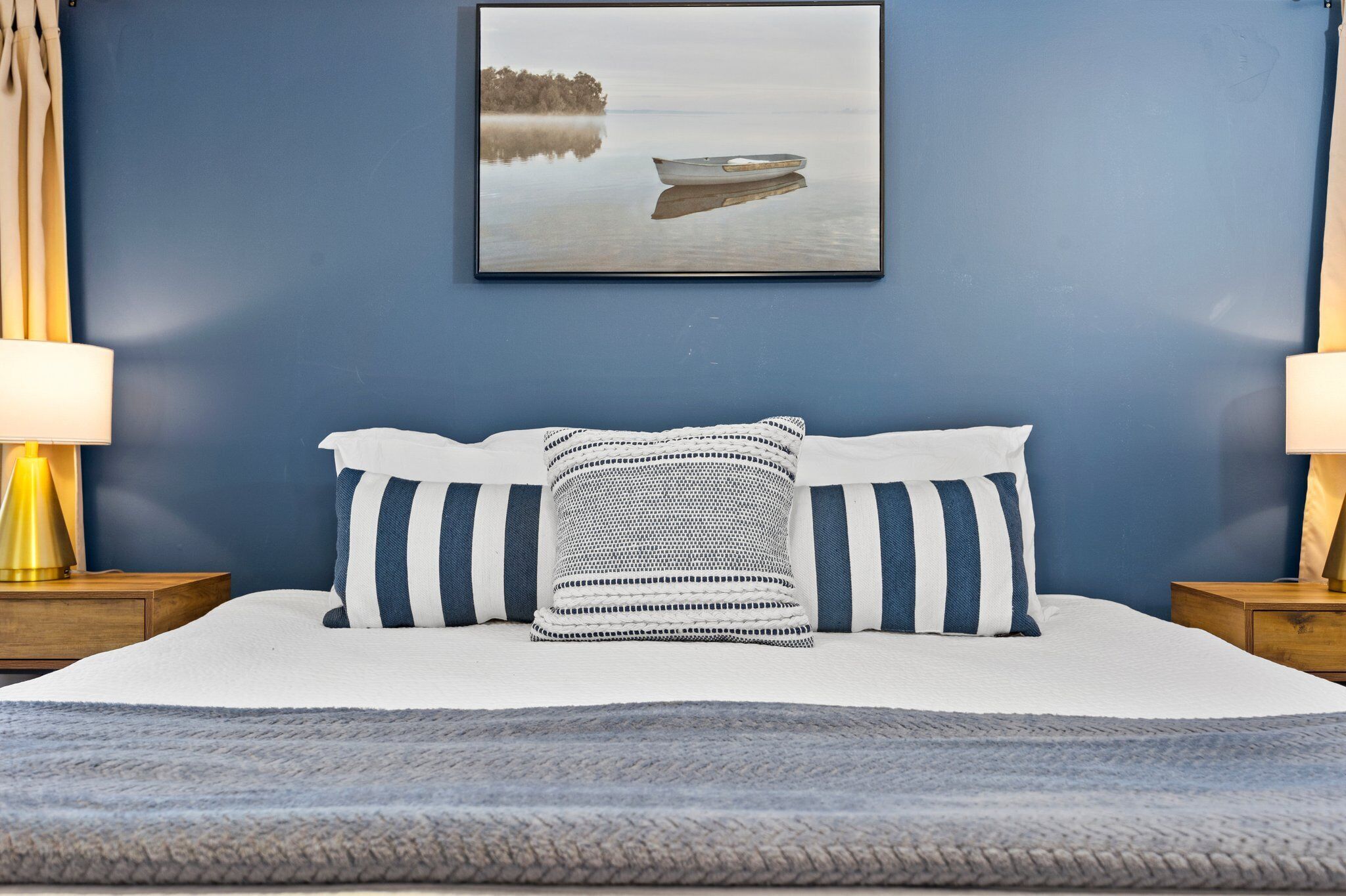 6 bedrooms, desk, iron/ironing board, travel crib