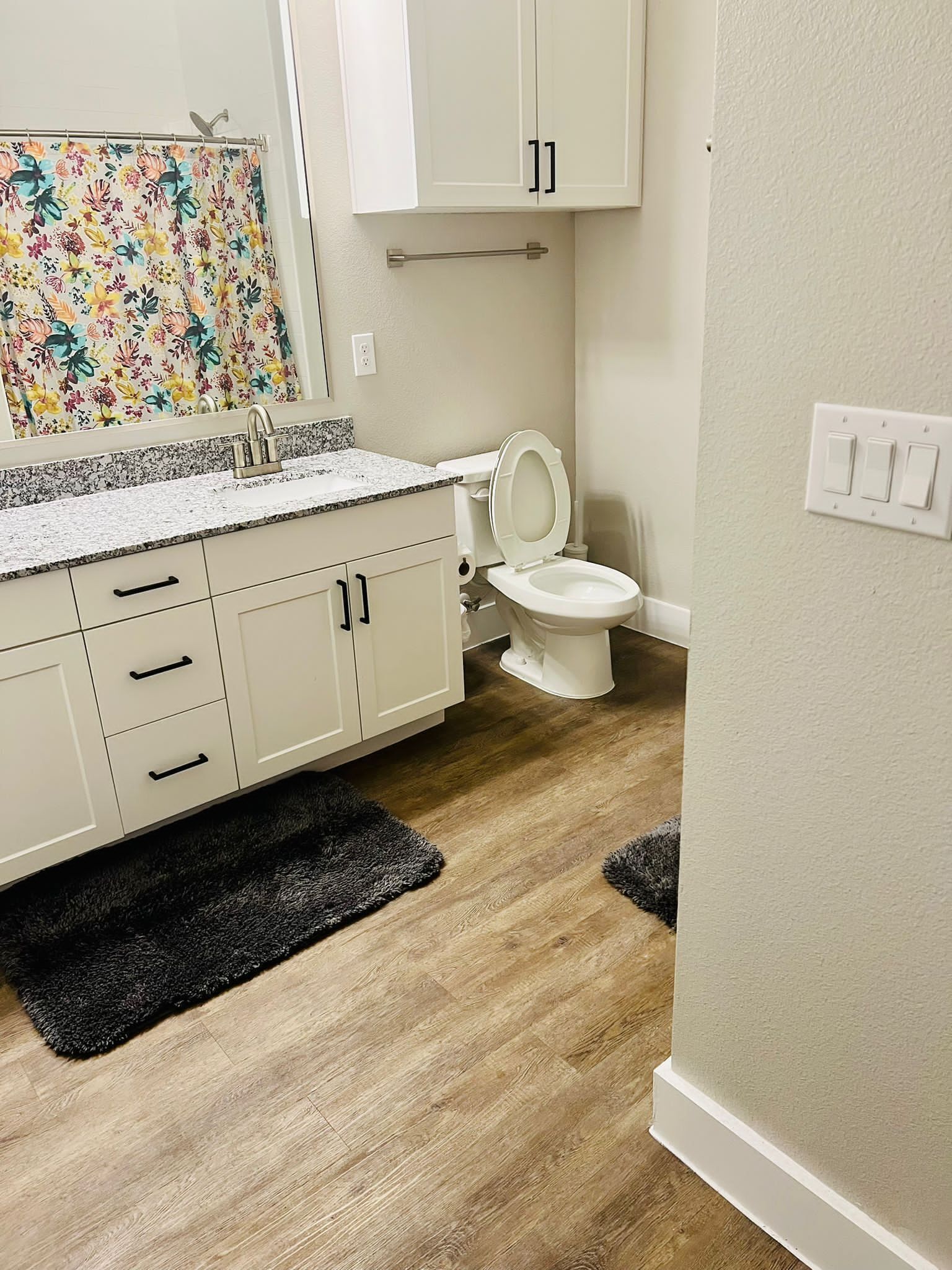 Quiet and peaceful chamber away from home