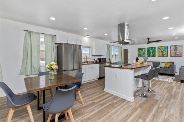 Interior - Eternal Leaves - Elegant & Relaxing UMED Home (Anchorage)