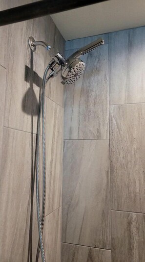 Dusche, Handtücher, Seife, Shampoo