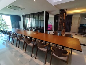 Dining - Close to the airport & within KK city, convenient to get around and amazing view (KOTA KINABALU)