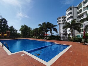 Outdoor pool - Close to the airport & within KK city, convenient to get around and amazing view (KOTA KINABALU)