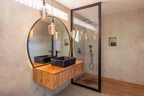 Superior Villa | Bathroom