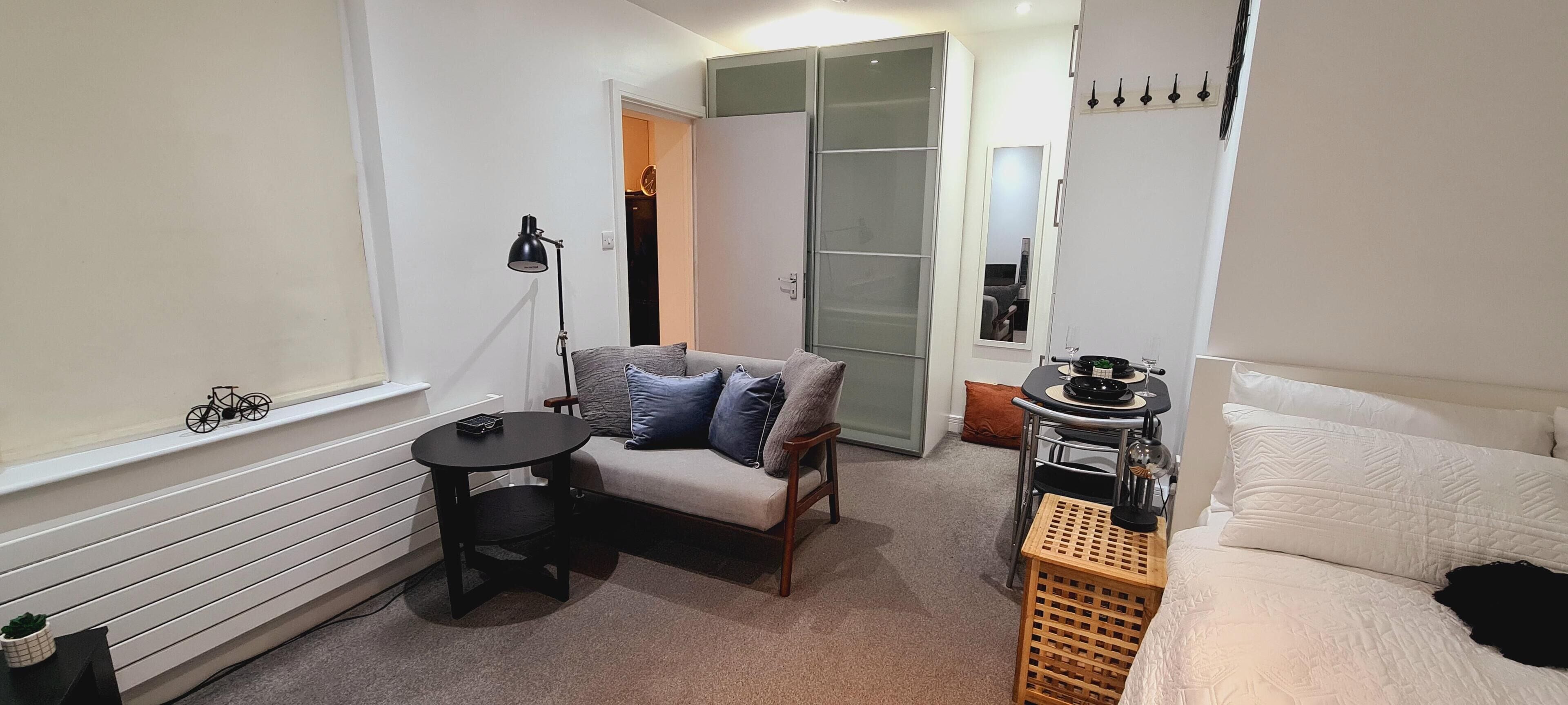 Maple House - Inviting 1-Bed Apartment in London