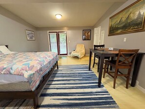 1 habitación, escritorio, wifi gratis y ropa de cama