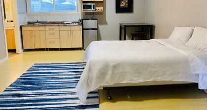 Private Suite at Coquitlam Center! 5 min walk to Skytrain & Mall