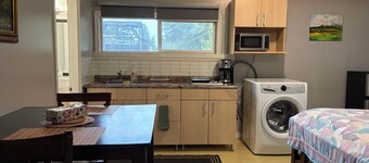 Private Suite at Coquitlam Center! 5 min walk to Skytrain & Mall