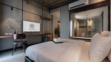 Premium Room, 1 Large Single Bed | In-room safe, laptop workspace, blackout curtains, free WiFi