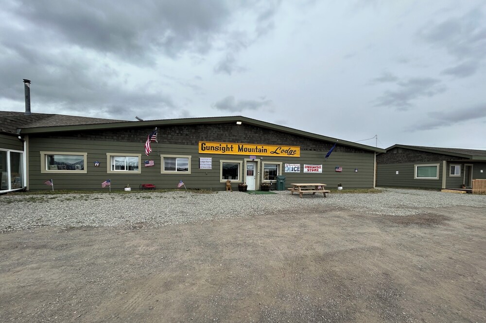 Gunsight Mountain Lodge