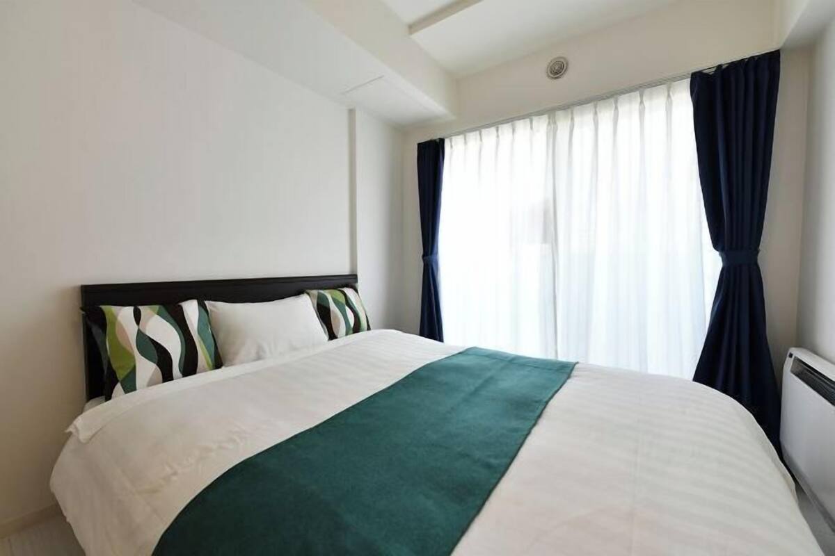 2 bedrooms, individually decorated, individually furnished