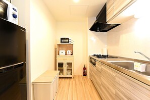 Habitació familiar | Cuina privada | Frigorífic, microones, placa de cuina i torradora