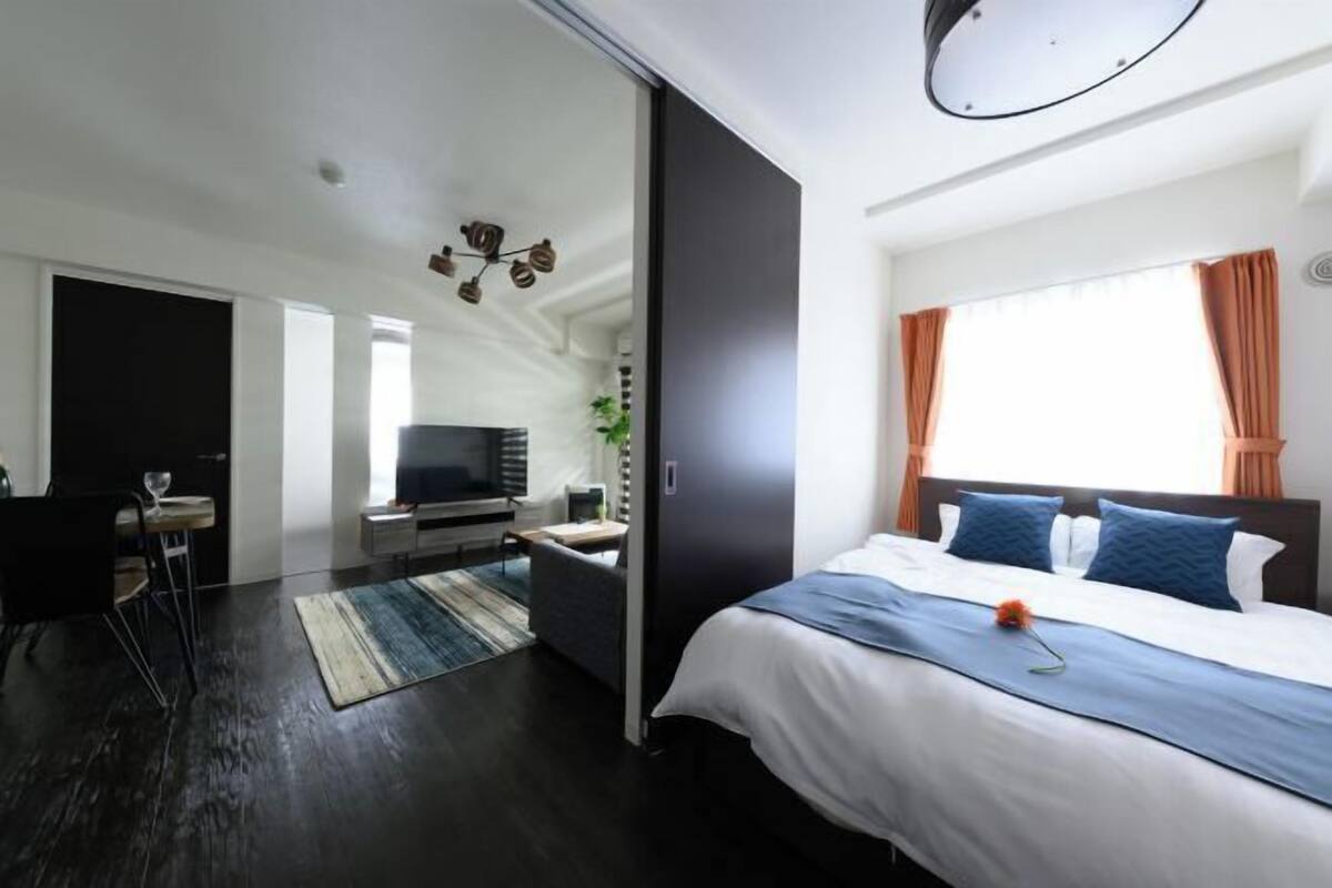 2 bedrooms, individually decorated, individually furnished