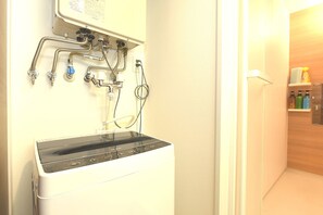 Habitació superior | Bany | Combinació de dutxa i banyera i articles de tocador gratuïts