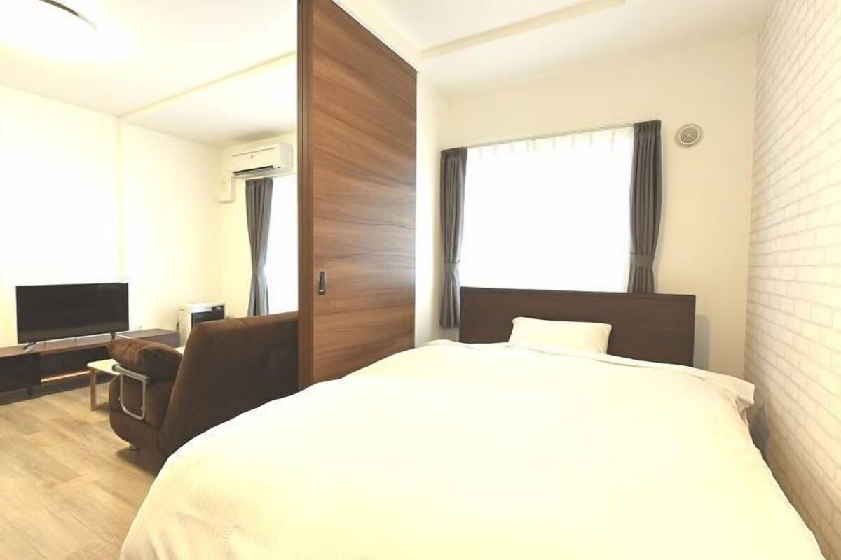 2 bedrooms, individually decorated, individually furnished